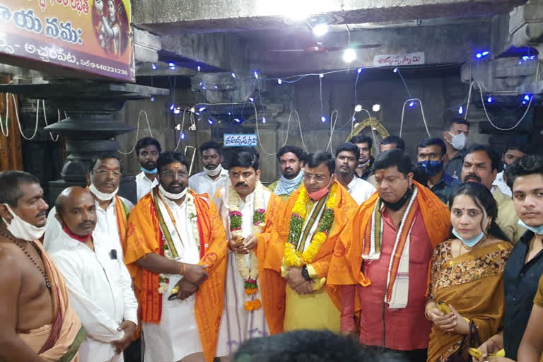 Vice Chairman of the National BC Commission visiting Sri Umamaheswara Temple in nagarkurnool district