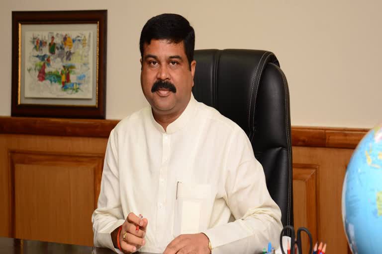 union-minister-dharmendra-pradhan-writes-to-union-education-minister