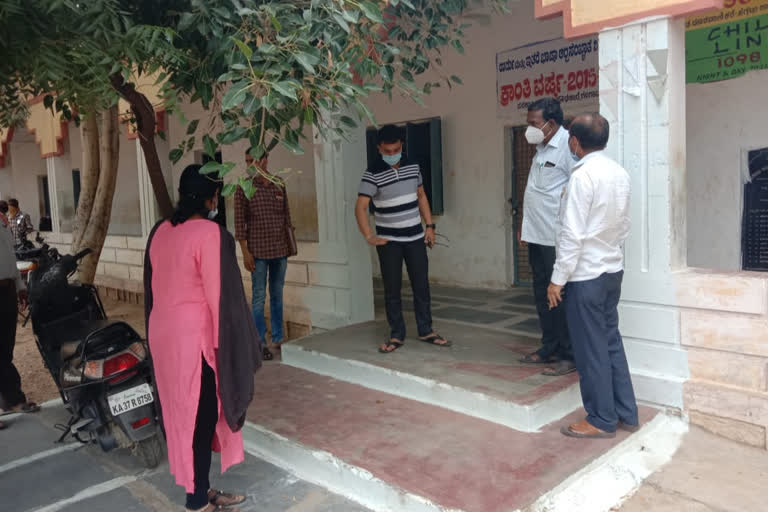 Assistant Commissioner Narayana Kanaka reddy inspected polling stations