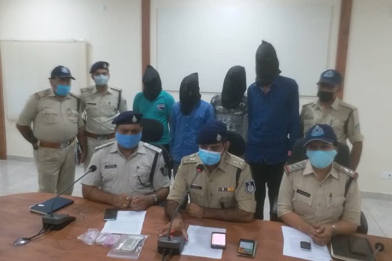 police arrested accused in chain snatching case