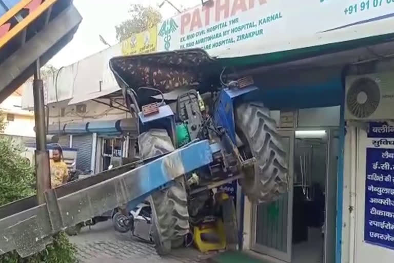 Uncontrolled tractor accident near pansara village in yamunanagar