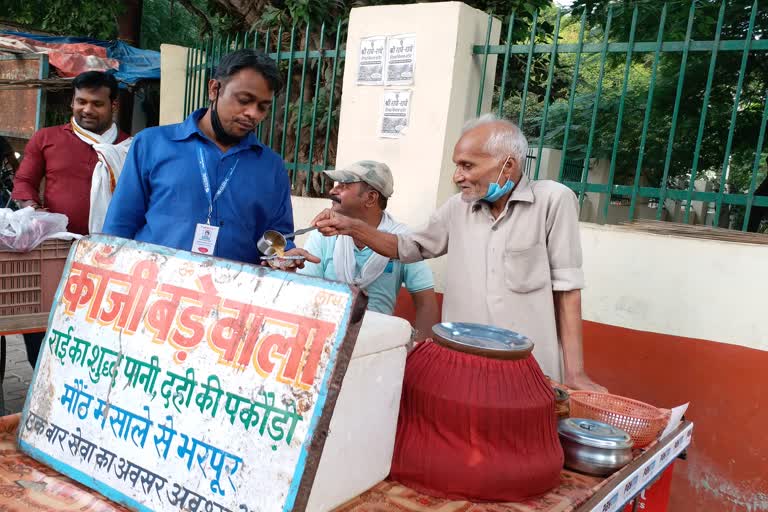 सोशल मीडिया पर छाए कांजीबडे वाले बाबा.