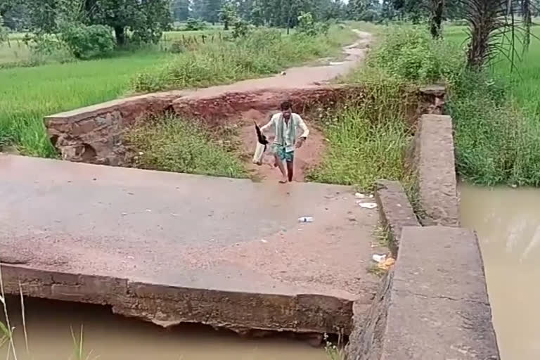 Villagers are demanding construction broken bridge