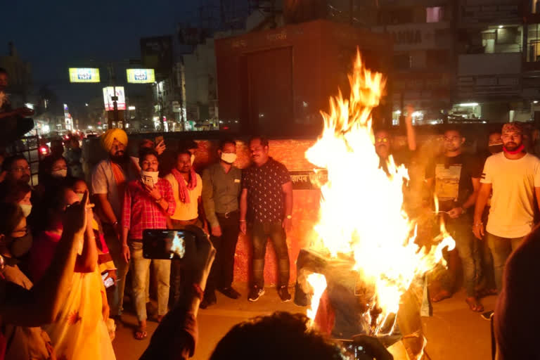 Effigy burnt in Bilaspur by Hindu organisations against priest killing in rajasthan