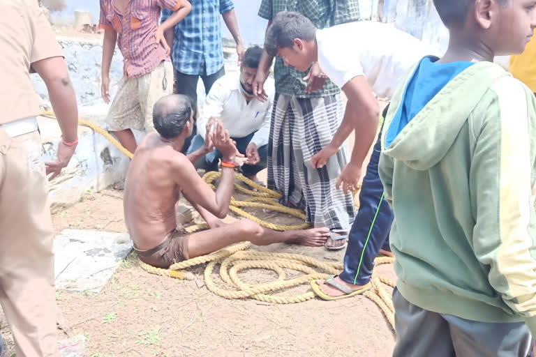 Farmer pumped 60 feet of water from the well to get back his cell phone