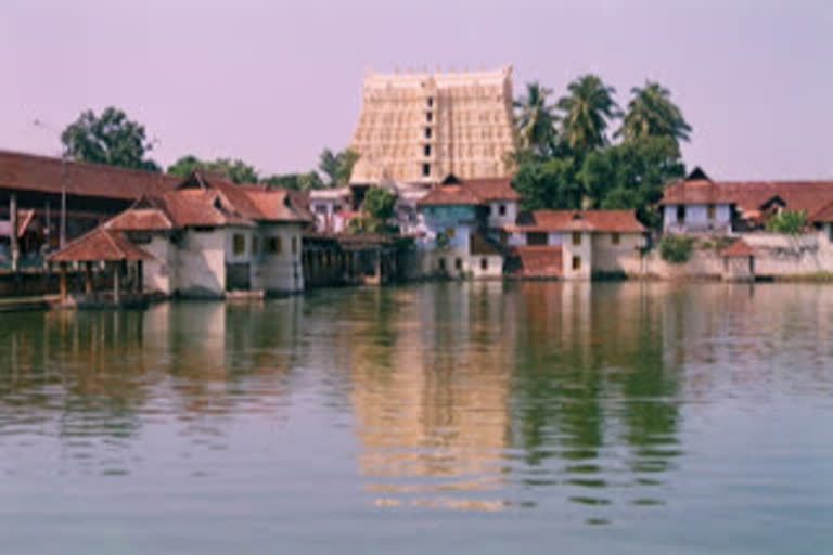 ശ്രീപത്മനാഭസ്വാമി ക്ഷേത്രത്തിലെ അല്‌പശി ഉത്സവം മാറ്റിവെച്ചു  ശ്രീപത്മനാഭസ്വാമി ക്ഷേത്രം  അല്‌പശി ഉത്സവം  ക്ഷേത്രത്തിലെ പ്രധാന പൂജാരിയായ പെരിയ നമ്പി, പഞ്ചഗവ്യത്ത് നമ്പി ഉൾപ്പെടെ പത്തോളം ജീവനക്കാർക്കും കൊവിഡ്  ജീവനക്കാർക്ക് കൊവിഡ്  Alpashi festival  Sree Padmanabhaswamy temple  The Alpashi festival at the _Sree Padmanabhaswamy temple has been postponed