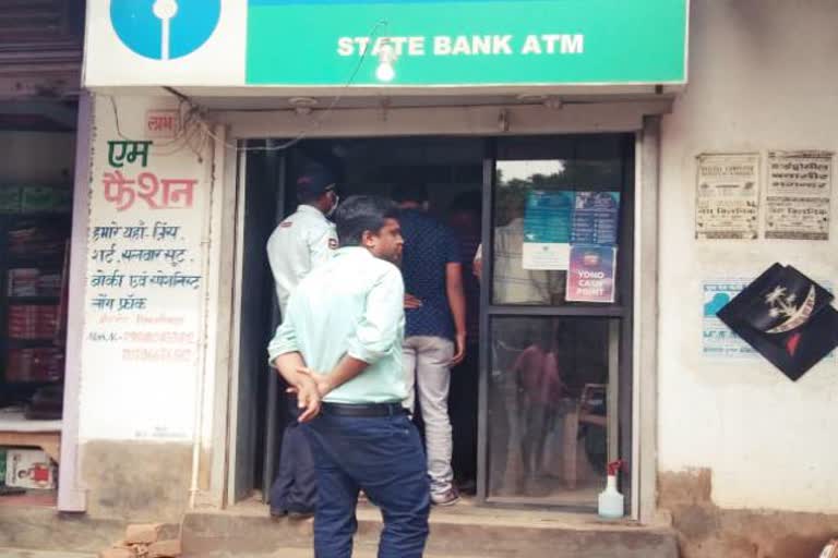 SBI manager arrested in case of embezzlement of 80 lakh in dumka, crime news of dumka, दुमका में 80 लाख रुपए गबन के मामले में एसबीआई के मैनेजर गिरफ्तार, दुमका में अपराध की खबरें