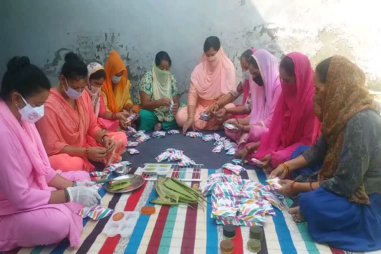 sunita-devi-has-made-self-dependent-of-many-bhujwala-village-women