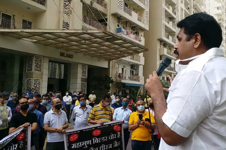 Residents protest against Mahagun Builder in Noida Sector 78