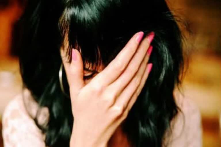 Doctor molested with girl in bokaro, molestation with girl in bokaro, crime news of bokaro, बोकारो में डॉक्टर ने लड़की से की छेड़छाड़, बोकारो में लड़की के साथ दुराचार, बोकारो में अपराध की खबरें