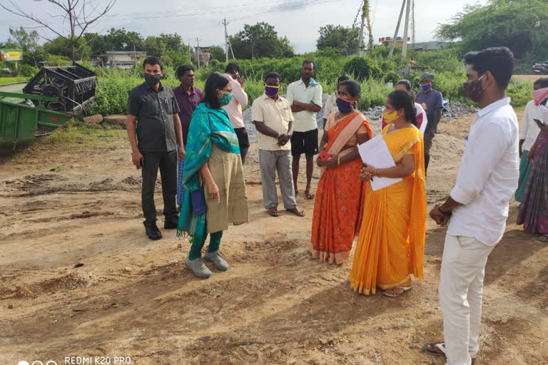 yadadri bhuvanagiri district collector inspected farmer platform works