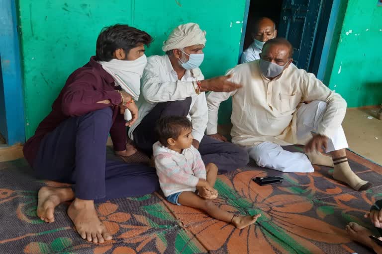 kharkhoda mla jayveer valmiki met family members of hathras gang rape victim