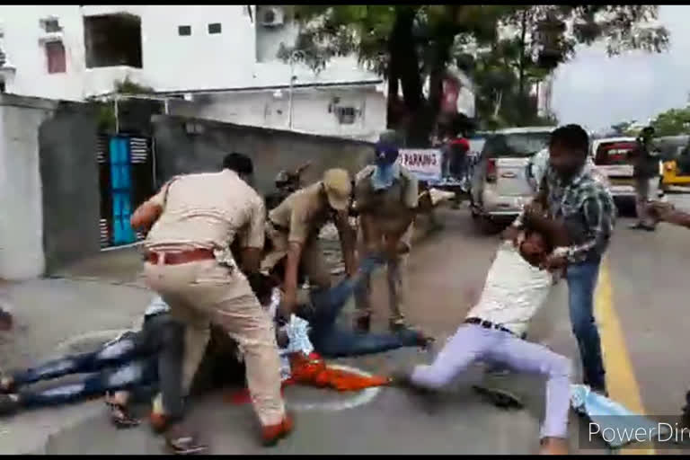 Minister House attack by ABVP in karimnagar for EWS reservations