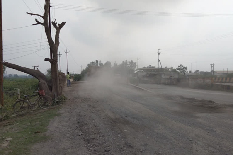 Dust in the Bilha Bus Stand Road