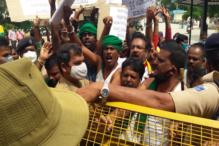 Farmer organization protests against construction of unscientific railway underpass