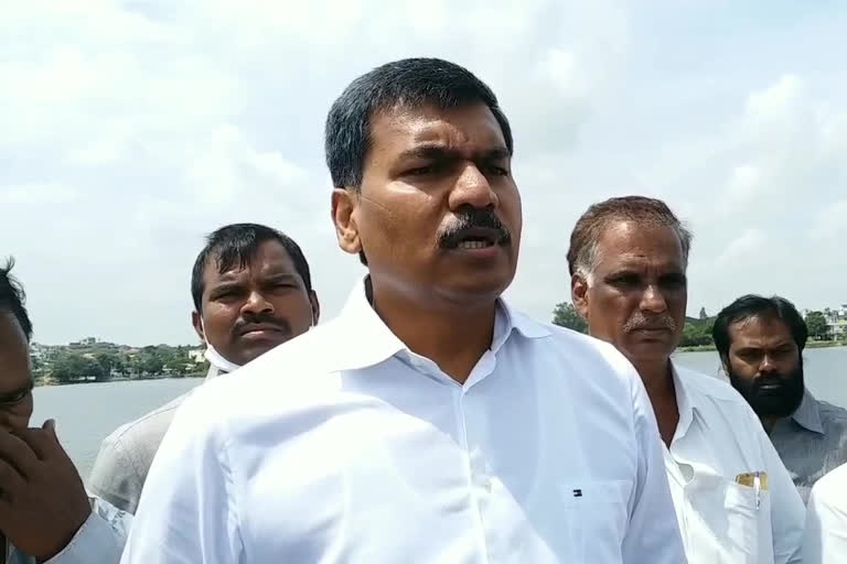 mla sridhar reddy advised to officers