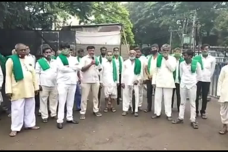 protest-in-belagavi-for-sugarcane-pending-bill