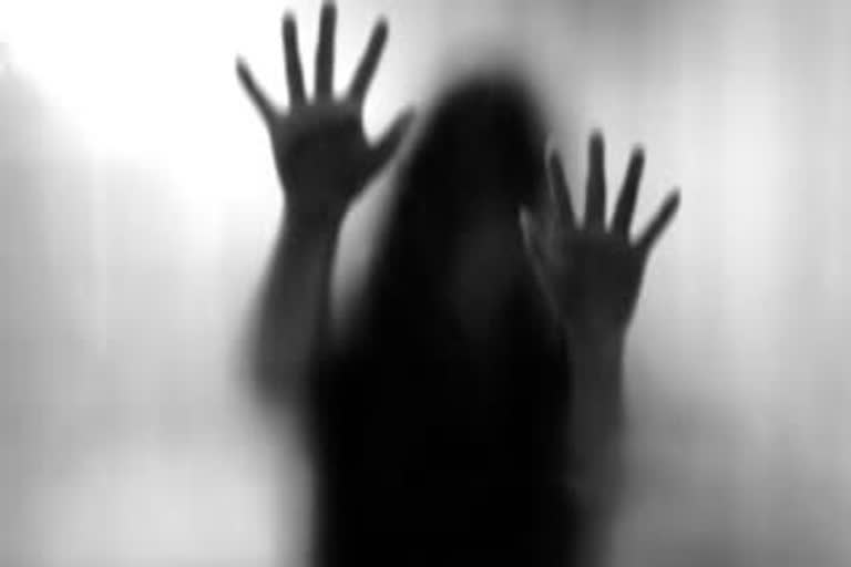 C'garh: Teen girl abducted, raped; 2 of 3 accused arrested  Teen girl abducted  raped  2 of 3 accused arrested  gang-raped  Chhattisgarh's  19-year-old girl  ചത്തീസ്ഗഡില്‍ 19-കാരി കൂട്ടബലാംത്സംഗത്തിനിരയായി; 2 പേർ അറസ്റ്റില്‍  2 പേർ അറസ്റ്റില്‍  ചത്തീസ്ഗഡില്‍ 19-കാരി കൂട്ടബലാംത്സംഗത്തിനിരയായി  കൂട്ടബലാത്സംഗം