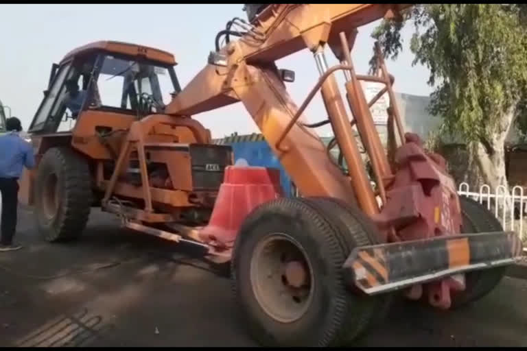 crane crushed sleeping laborer in alipur