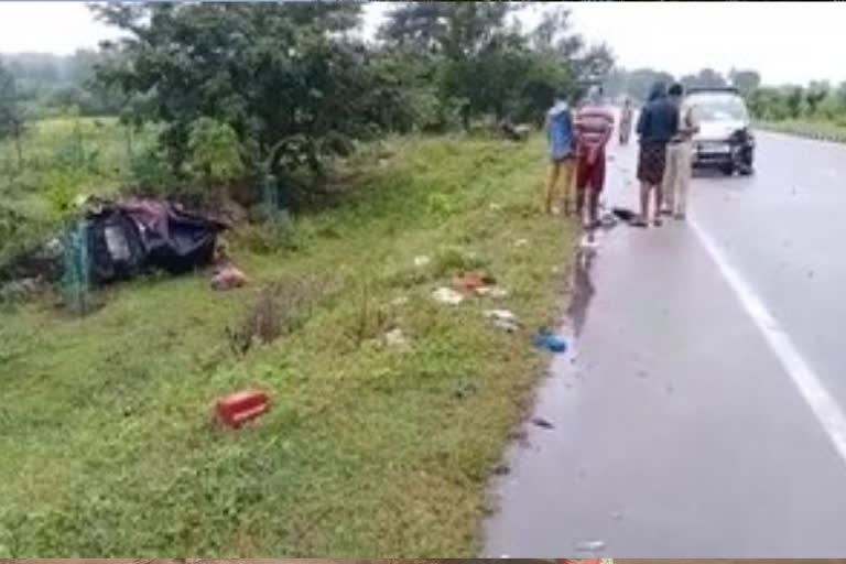 auto car collision one person died in medak district