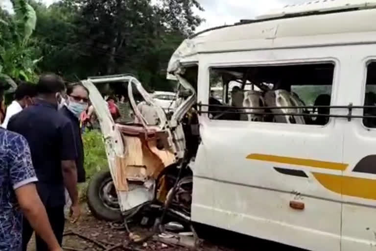 More than 12 passengers injured in Kondagaon road accident