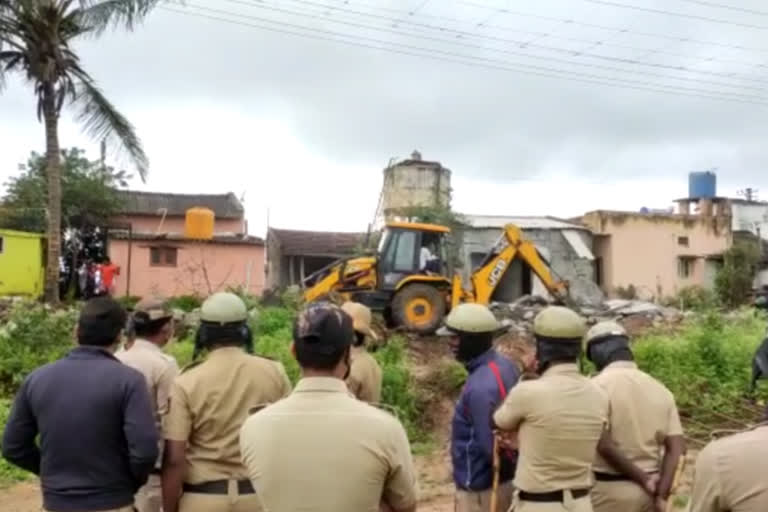 Clearance of illegal buildings in Hassan