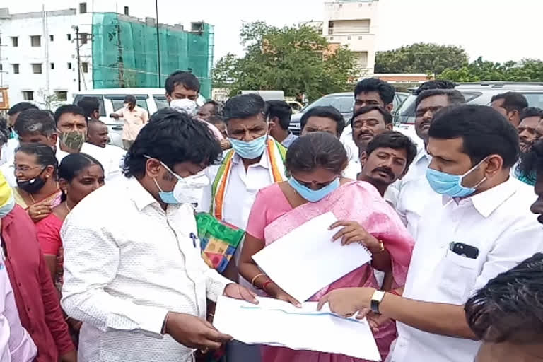 'தம்பிதுரை மூலமாக மேம்பாலங்களே கட்டப்படவில்லை' - எம்பி ஜோதிமணி திட்டவட்டம்