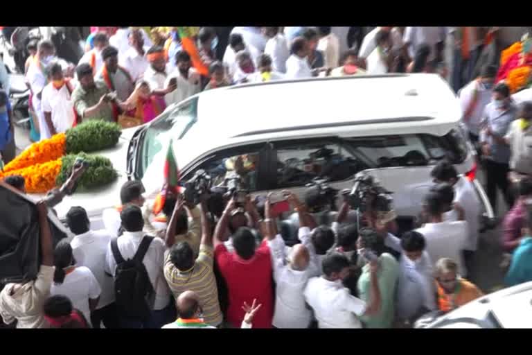 BJP members greet Kushboo at Chennai airport