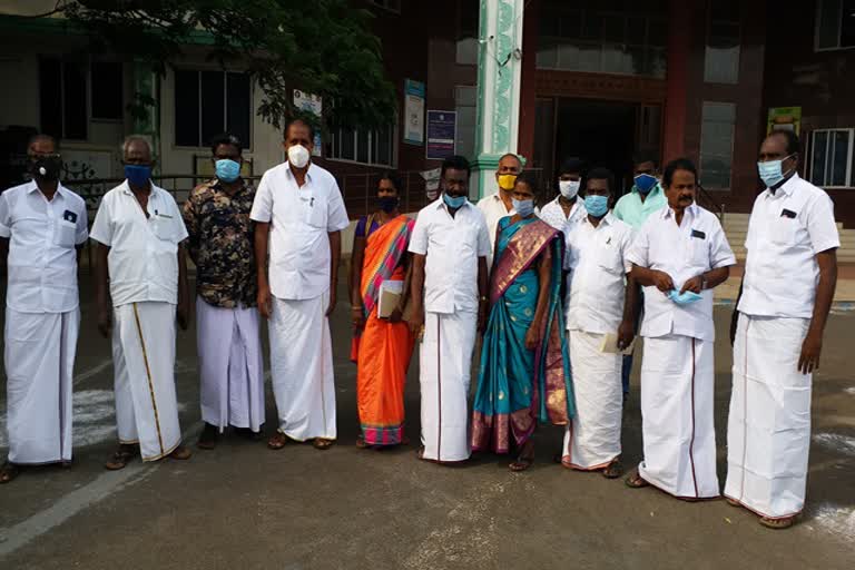 ஊராட்சி மன்றத் தலைவர்கள் அவமதிப்பு