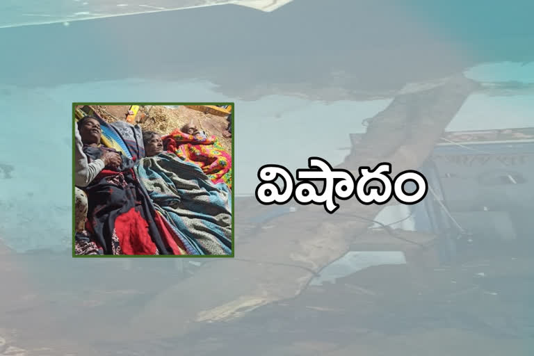 తెలంగాణ: మట్టి మిద్దె కూలి ముగ్గురు మృతి... ఇద్దరికి గాయాలు