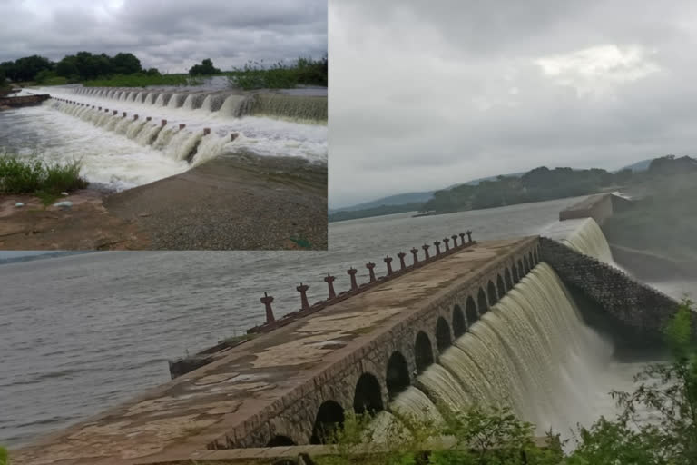 heavy flood to the pocharam project in kamareddy district