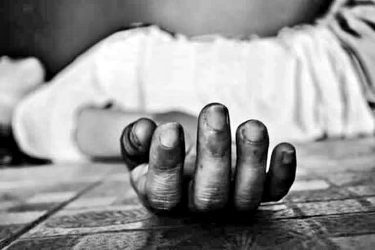 Minor girl committed suicide, फांसी का फंदा लगाकर आत्महत्या