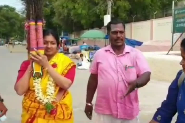 காயத்ரி ரகுராம்