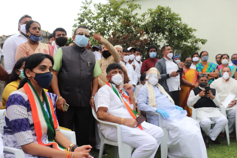 Congress Leaders Held Meeting In Global College Before And After Filed The Nomination