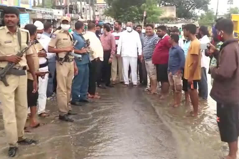 ముంపు ప్రాంతాల్లో పర్యటించిన మంత్రి మల్లారెడ్డి