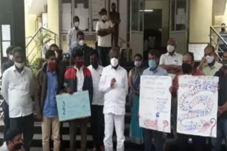 PU lecturer's overnight protest: KPCC Vice President Khandre