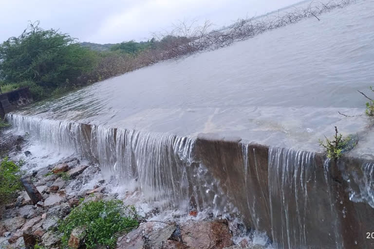 ಬಳ್ಳಾರಿಯಲ್ಲಿ ವರುಣನ ಆರ್ಭಟ