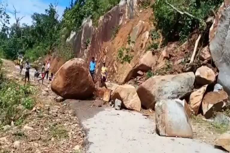 badagaon ghati road blocked due to heavy rain