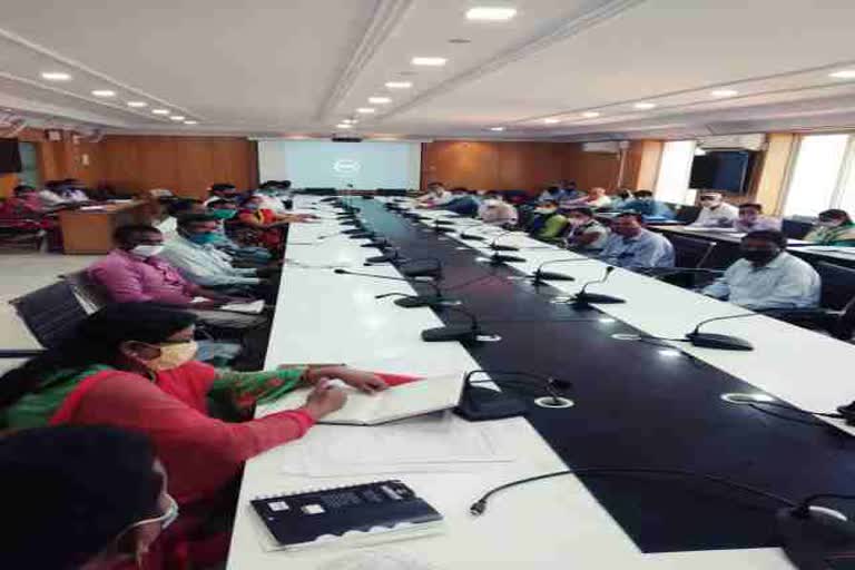 DDC review meeting of mgnrega scheme in ranchi, news of mgnrega jharkhand, रांची में डीडीसी ने की मनरेगा योजना की समीक्षा बैठक, झारखंड मनरेगा की खबरें