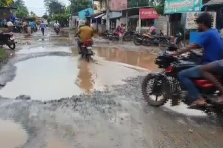 నందివాడ మండలంలో నీట మునిగిన రహదారులు