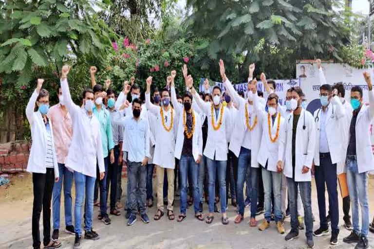 jaipur interns doctors hunger strike , jaipur interns doctors are on hunger strike