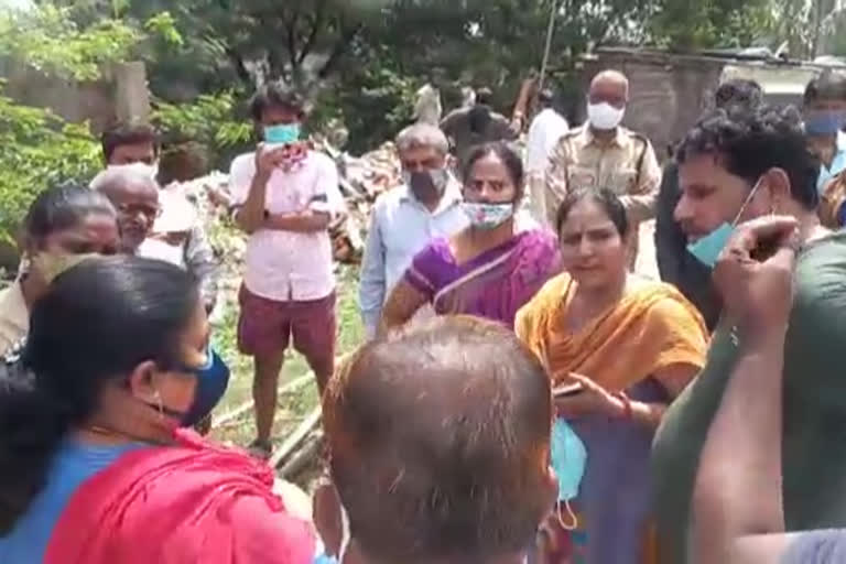 victims fires on ameenpur muncipal commissioner sujatha