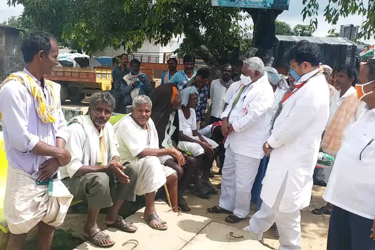 congress leaders compaign for dubbaka by elections in siddipet district