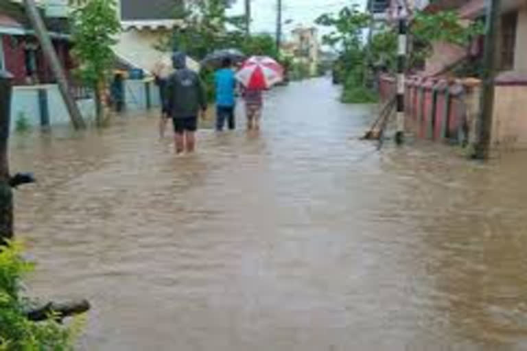 Karnataka Flood  Heavy RAin  Flood Situation worsen in Karnataka  Central Water Commission  കനത്ത മഴയെ തുടർന്ന് കർണാടകയിൽ വെള്ളപ്പൊക്കം രൂക്ഷമായി  കനത്ത മഴ  കർണാടക  വെള്ളപ്പൊക്കം