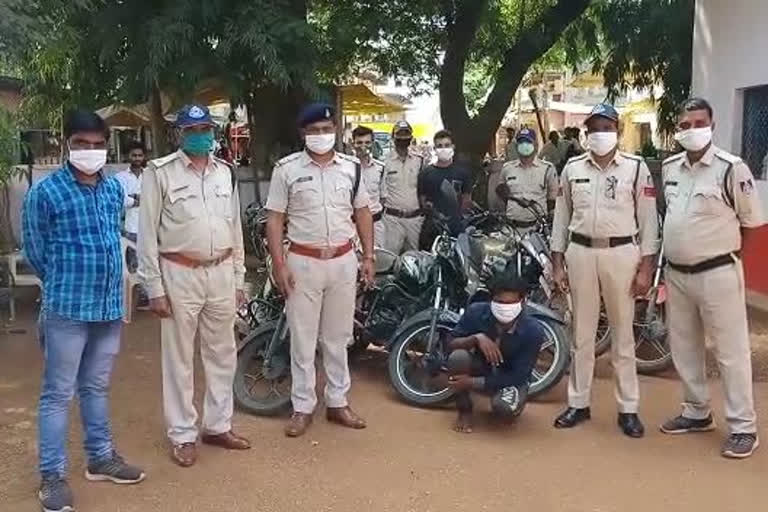 Police reveals bike thief gang, three accused including two minors arrested