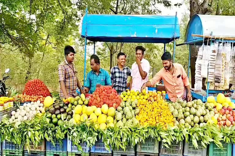 குற்றாலத்தில் சுற்றுலா பயணிகள் வரவு குறைவு