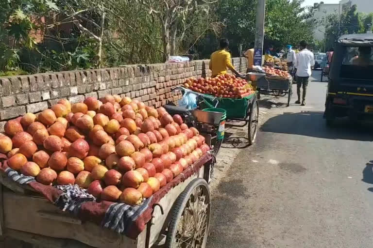 ਮੇਨ ਸੜਕਾਂ ਤੇ ਖੜ੍ਹੀਆਂ ਰੇਹੜੀਆਂ ਕਾਰਨ ਲੱਗਦੇ ਜਾਮ