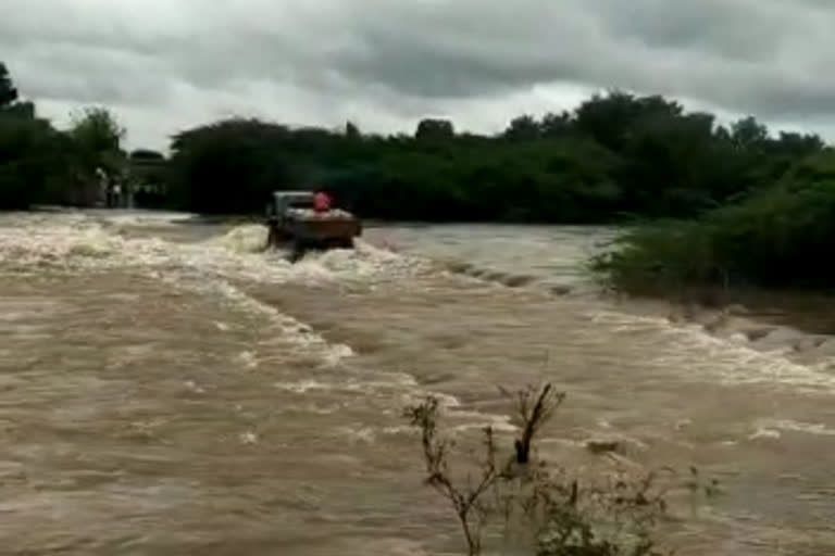 Tractor overturned in Jat taluka