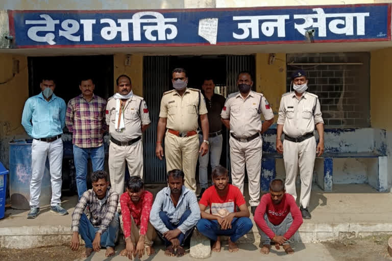 Police arrested 9 accused betting in IPL from different police stations