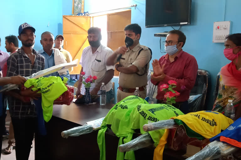 distribution of sports equipment in giridih